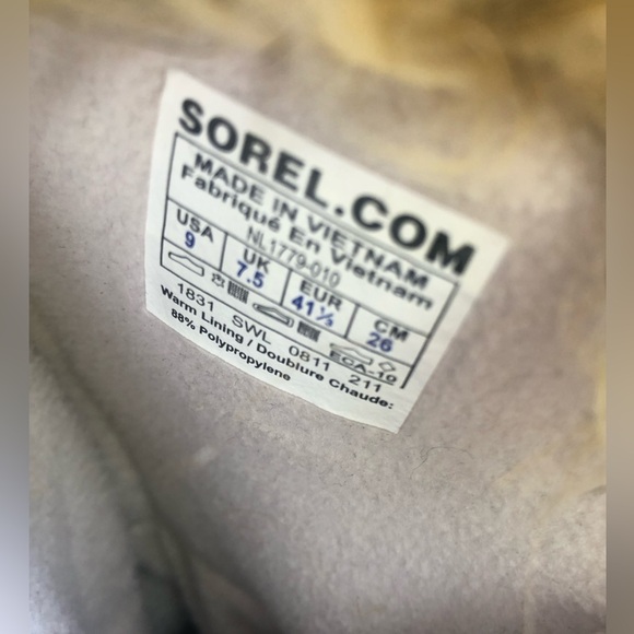 Sorel waterproof winter boots. Size 9 - Picture 6 of 6